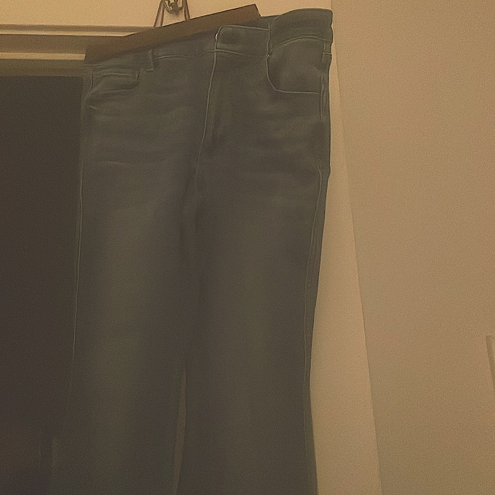 White house black market jeans worn few tome great condition
Size 14S lgth 29.5